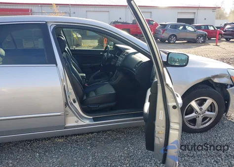 2004 Honda Accord 2.4 Ex from USA, damaged, VIN JHMCM56864C012894